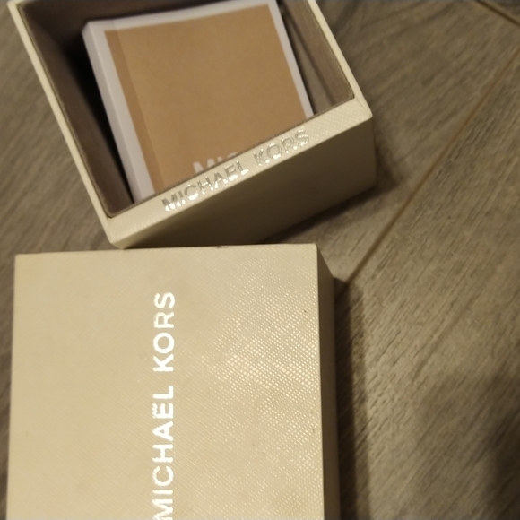 Watch - Picture 3 of 5